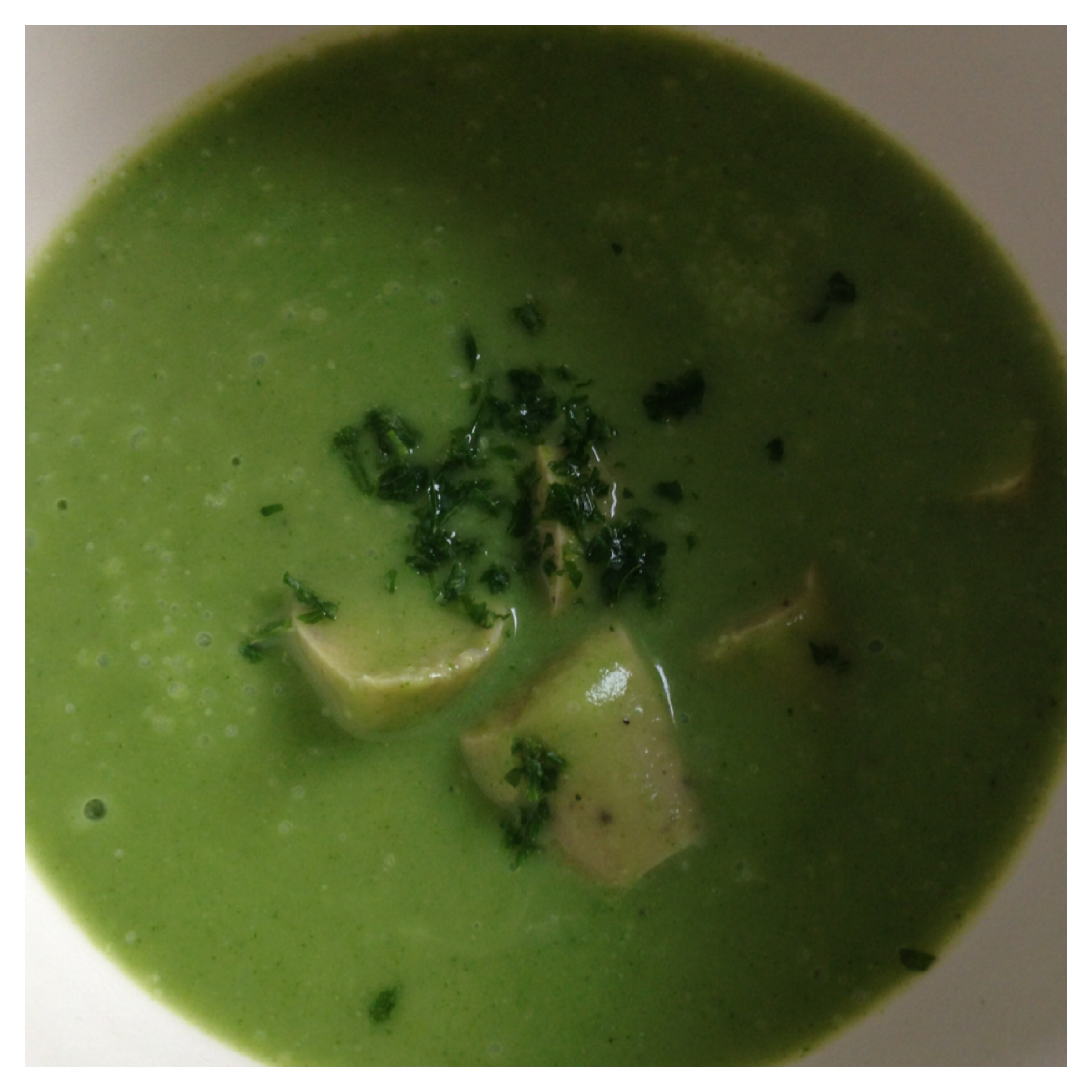 brokkoli suppe vegan // broccoli soup vegan Foto (1)