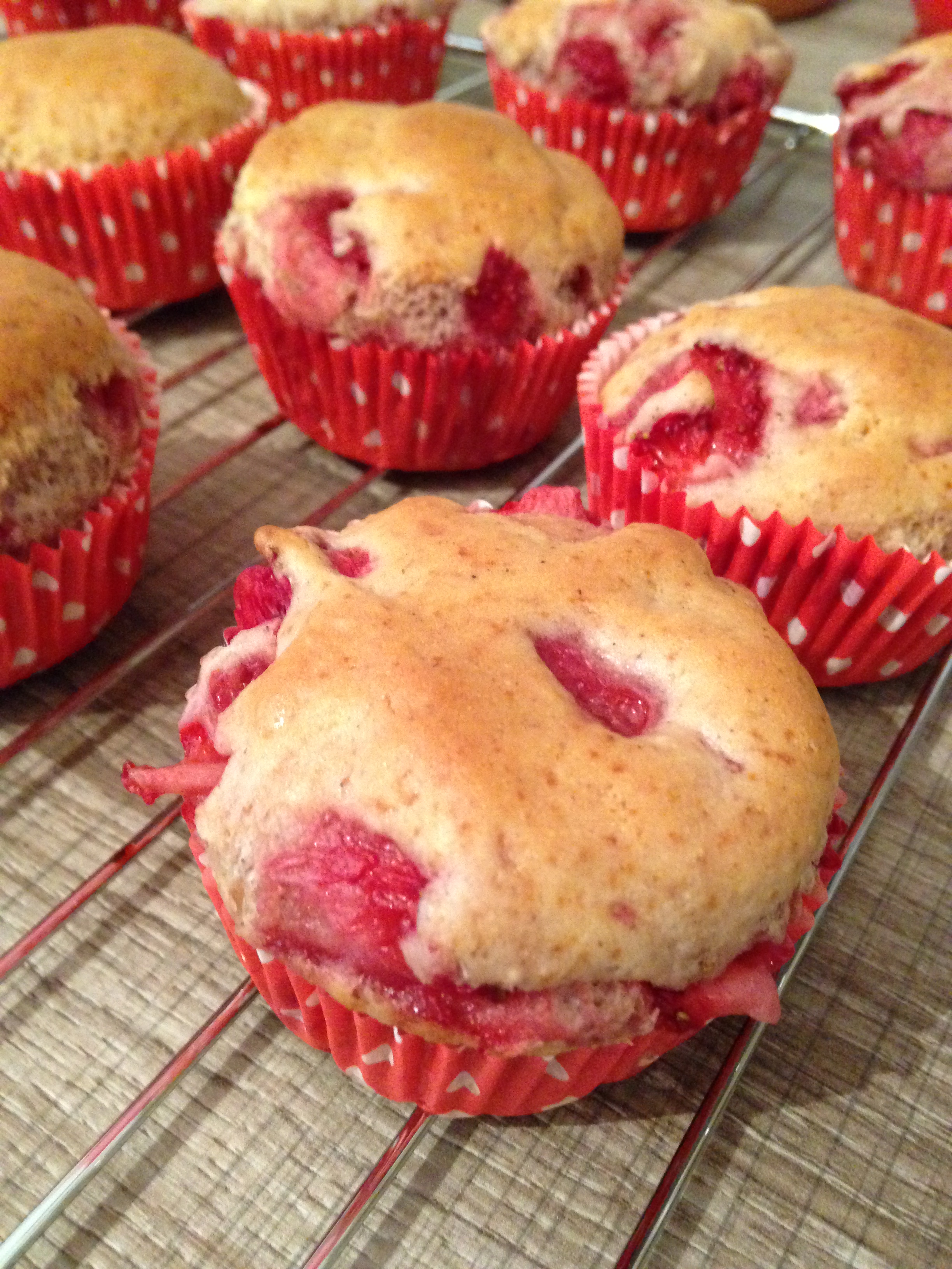 liebliche erdbeer-muffins | lovely strawberry-muffins | vegan