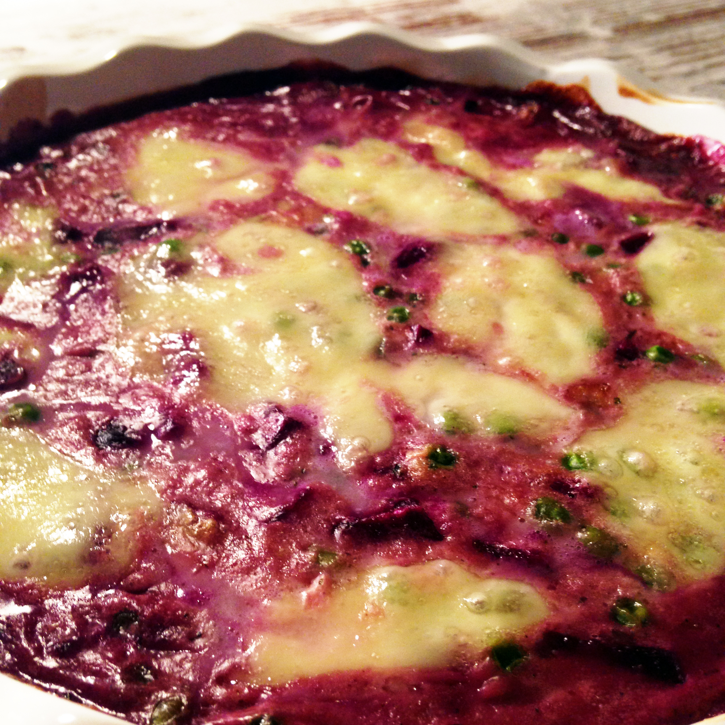 auflaufliebe: lila blauer violetter kartoffel-erbsen-mozzarella auflauf | purple blue potato-peas-mozzarella-casserole (vegan / vegetarian) ❤