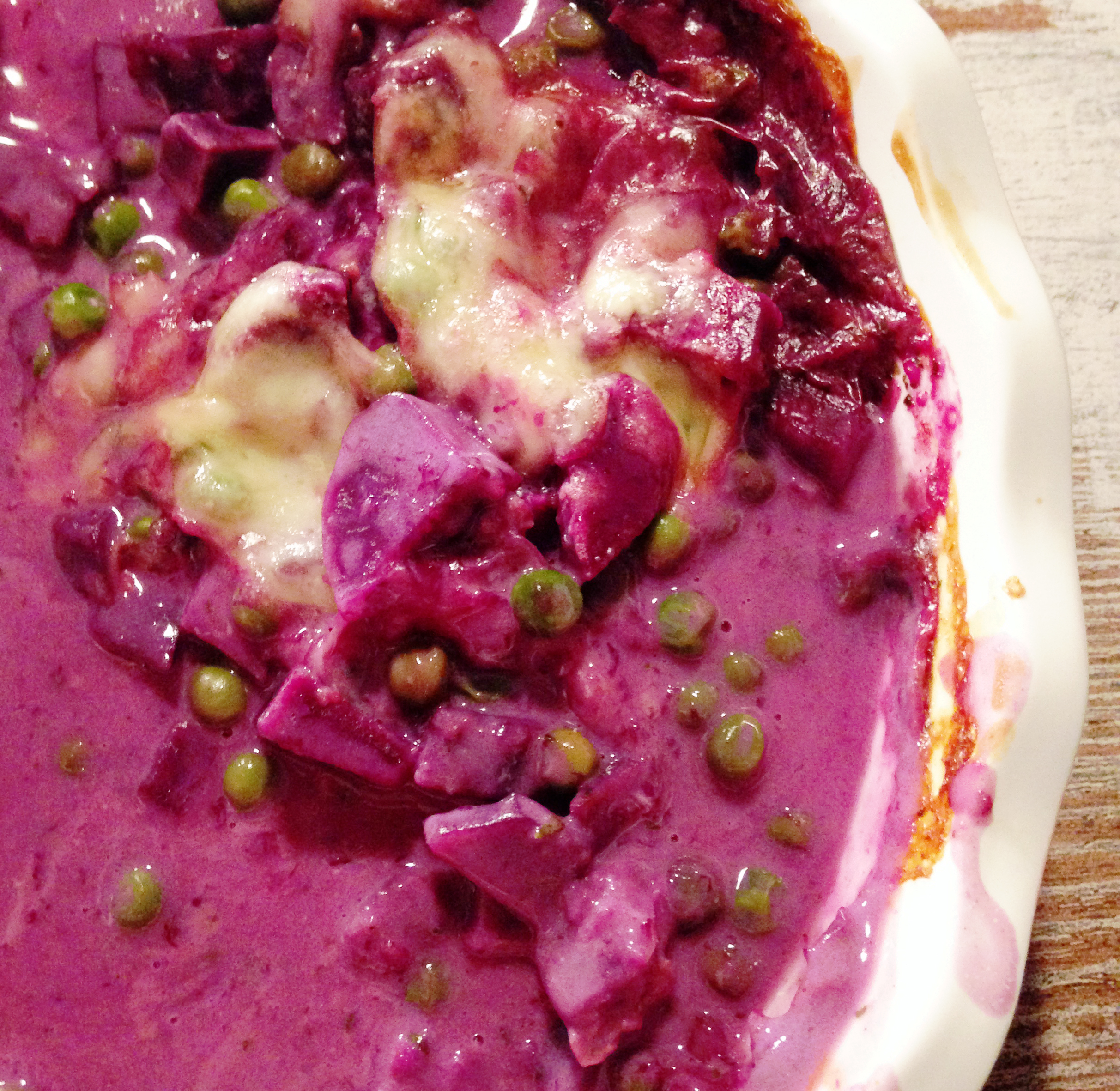 auflaufliebe: lila blauer violetter kartoffel-erbsen-mozzarella auflauf | purple blue potato-peas-mozzarella-casserole (vegan / vegetarian) ❤