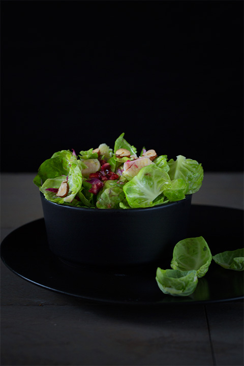 {#nomnomsguests} rosenkohl-salat mit granatapfel und zitrone | patrick von ich machs mir einfach (vegan)