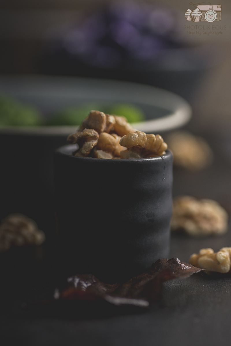 {#nomnomsguests} rotkohlsuppe mit walnüssen | indra von photolixieous (vegan)