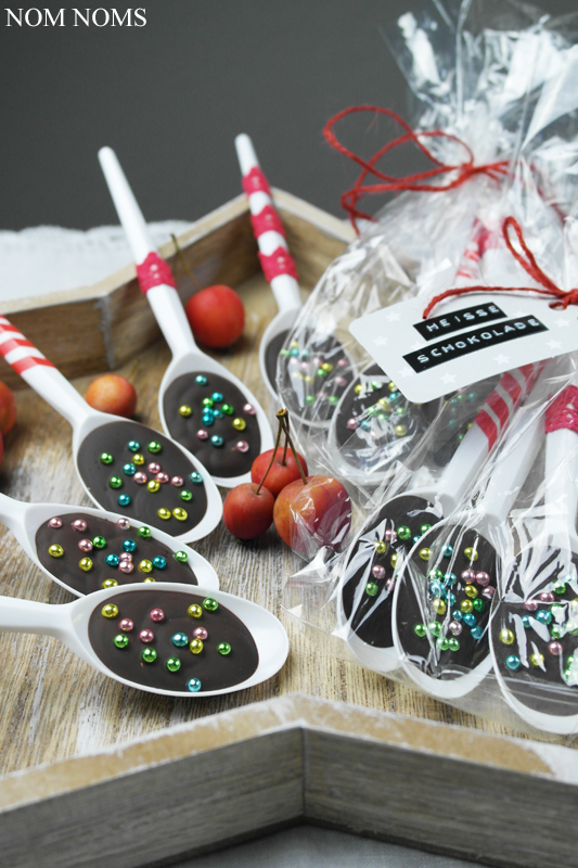 {nom noms weihnachtsgeschenk} löffel-schokolade & buchempfehlung: »mein veganer adventskalender« von franzi schädel