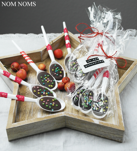 {kleines weihnachtsgeschenk} löffel-schokolade & buchempfehlung: »mein veganer adventskalender« von franzi schädel