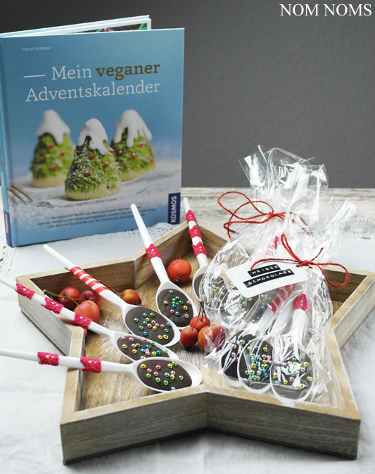 {kleines weihnachtsgeschenk} löffel-schokolade & buchempfehlung: »mein veganer adventskalender« von franzi schädel