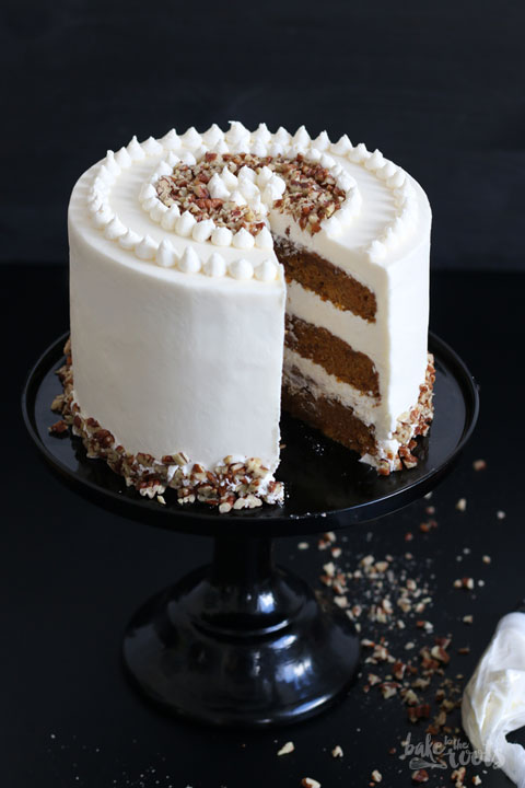 {#nomnomsguests} vegan carrot cake | marc von bake to the roots