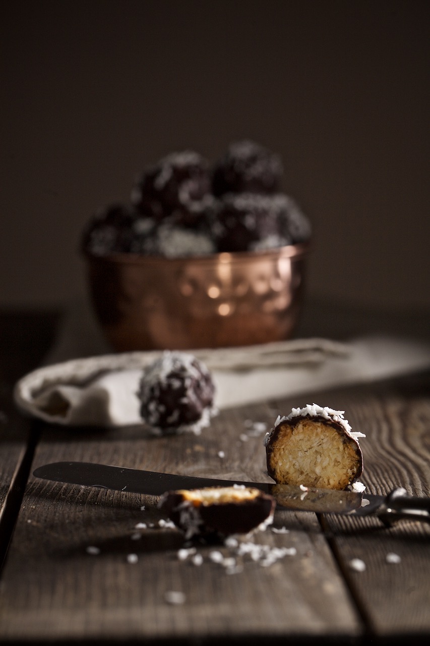 {#nomnomsguests} schoko-kokos-bällchen | tanja von ihana.eu (vegan)