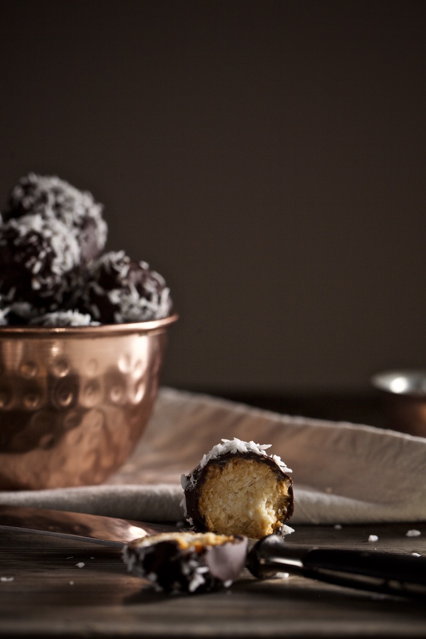 {#nomnomsguests} schoko-kokos-bällchen | tanja von ihana.eu (vegan)