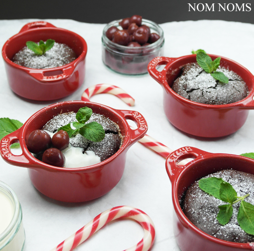 ‪{food blogger adventskalender} schokoladen-küchlein mit vanillesoße und kirschen (vegetarisch) ❤