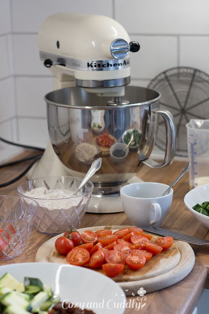 {#nomnomsguests} herbstlich & vegan: gemüse-quiche mit mangold, tomaten und zucchini | danny von cozy and cuddly (vegan)