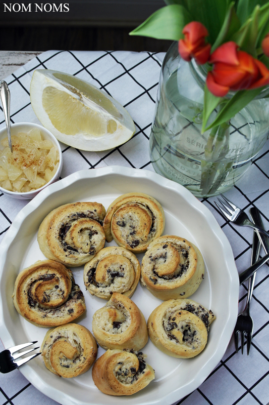 {#HefeWinterglück im #GlitzerStübchen} hefeteig-schnecken mit pomelo-frischkäse-schoko-füllung ❤