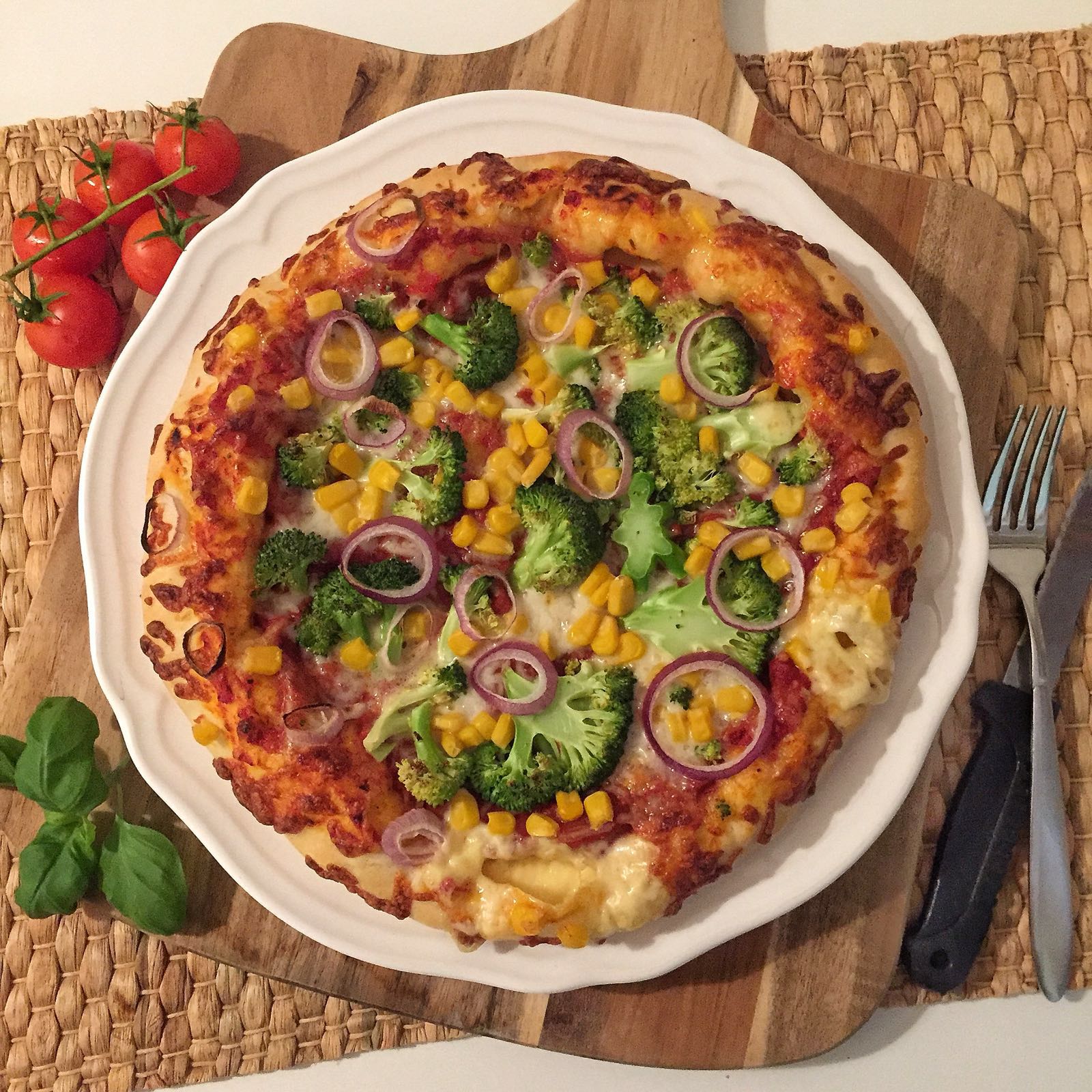 Köstliche Pizza mit Käserand (hmmmm) von Anita von *olles Himmelsglitzerdings*