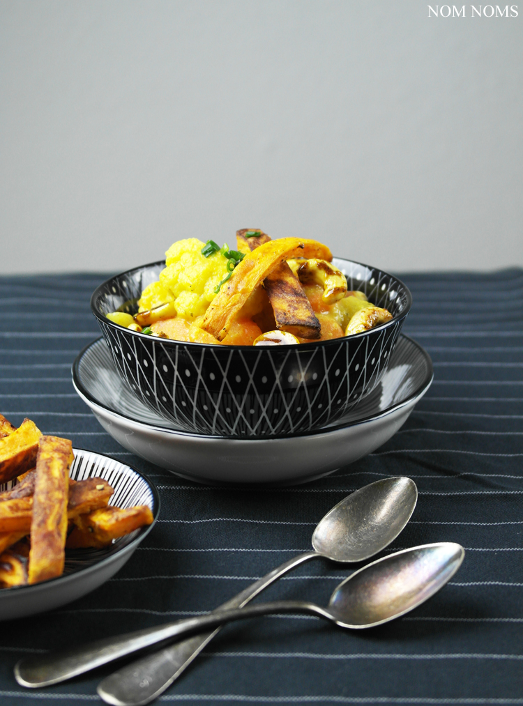 gemüse-curry mit karamellisierten cashews & süßkartoffel-pommes | vegetable curry with caramalized cashews & sweet potato fries (vegan) ❤