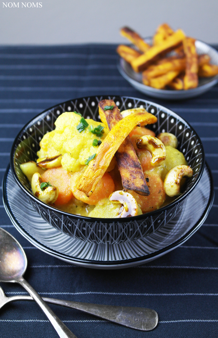 gemüse-curry mit karamellisierten cashews & süßkartoffel-pommes | vegetable curry with caramalized cashews & sweet potato fries (vegan) ❤