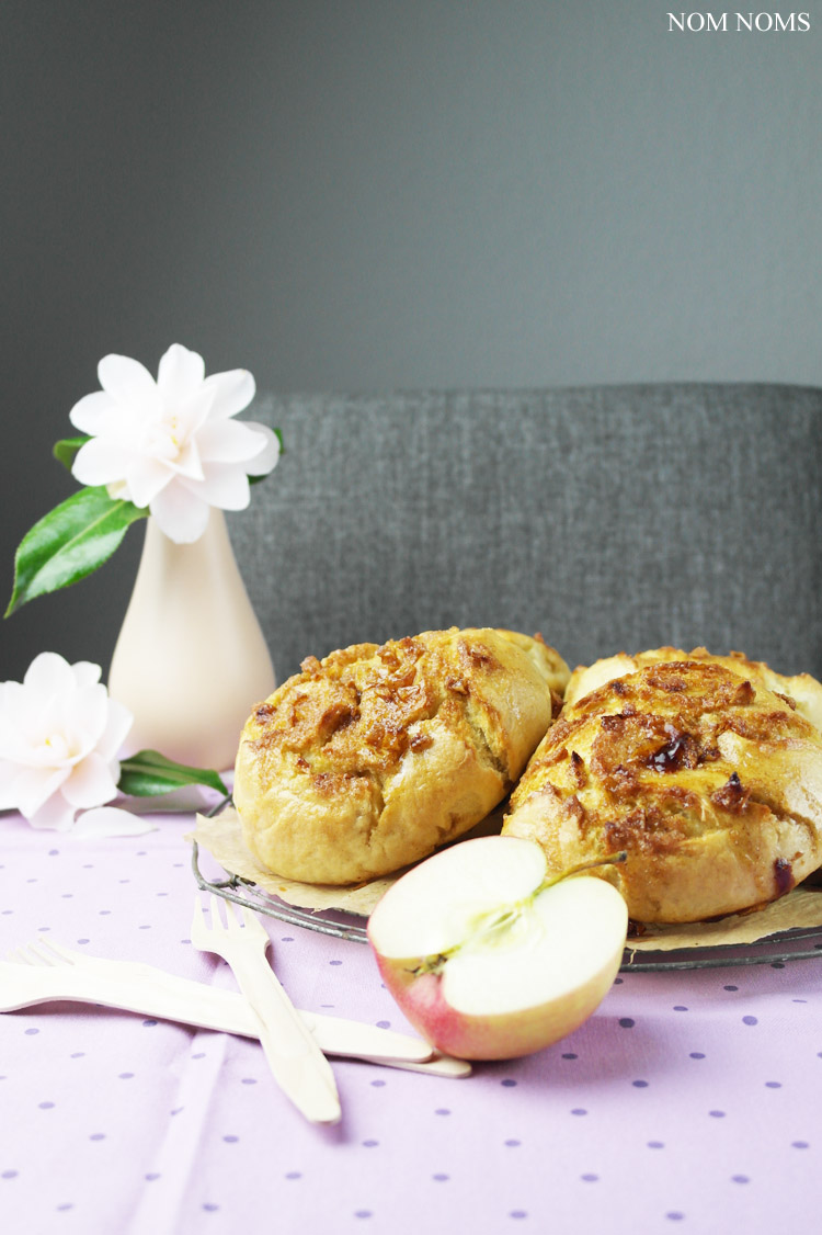 {birthday table for crafty neighbours club} köstliche apfel-zimt-bagels | delicious apple cinnamon bagels (vegan) ❤