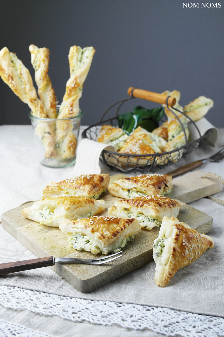 bärlauch-frischkäse im knusprigen blätterteig | wild garlic (ramson) cream cheese in cripsy puff pastry (vegetarian)