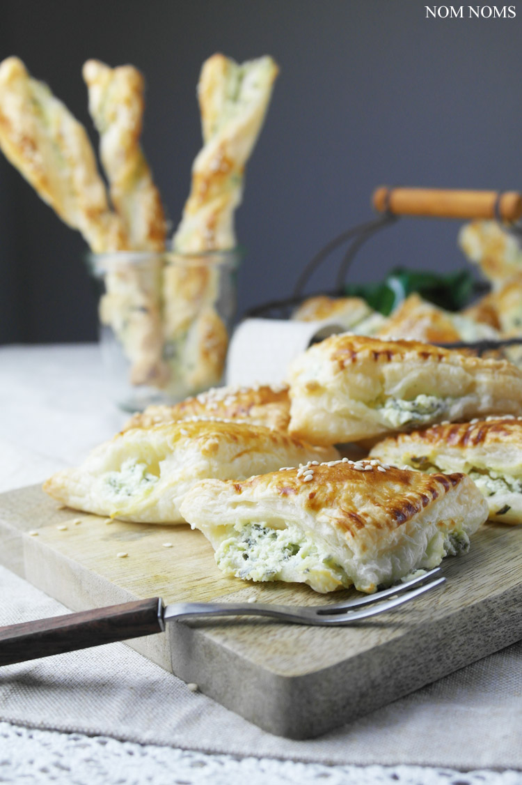 bärlauch-frischkäse im knusprigen blätterteig | wild garlic (ramson) cream cheese in cripsy puff pastry (vegetarian)