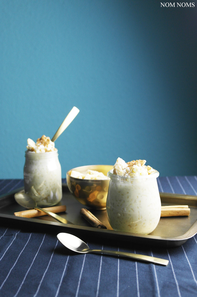 {kulinarische entdeckungsreise: griechenland} griechischer milchreis mit zimt &amp; sesam-knusper | greek rice pudding with cinnamon &amp; sesame crunch