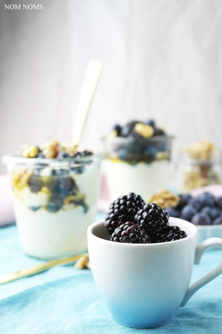 {mein "go on" rezept} pflanzliche quarkalternative mit beeren, walnüssen & ahornsirup ❤ (werbung) Alpro Go On Pflanzliche Quarkalternative