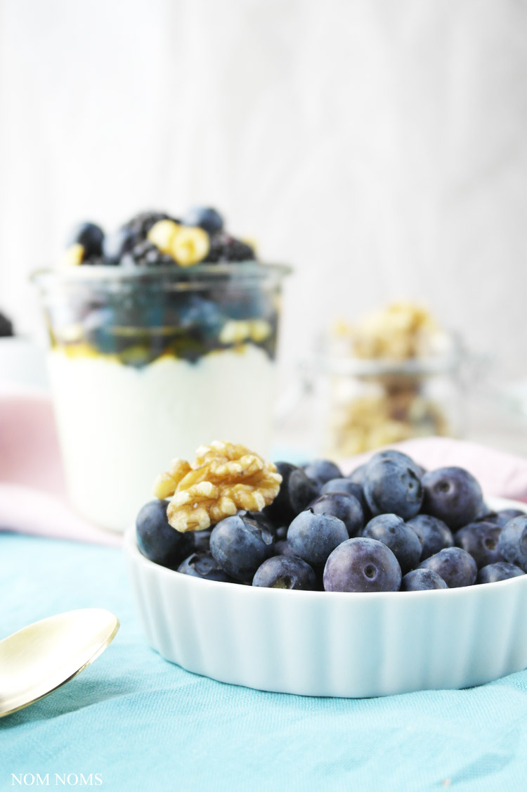 {mein "go on" rezept} pflanzliche quarkalternative mit beeren, walnüssen & ahornsirup ❤ (werbung) Alpro Go On Pflanzliche Quarkalternative
