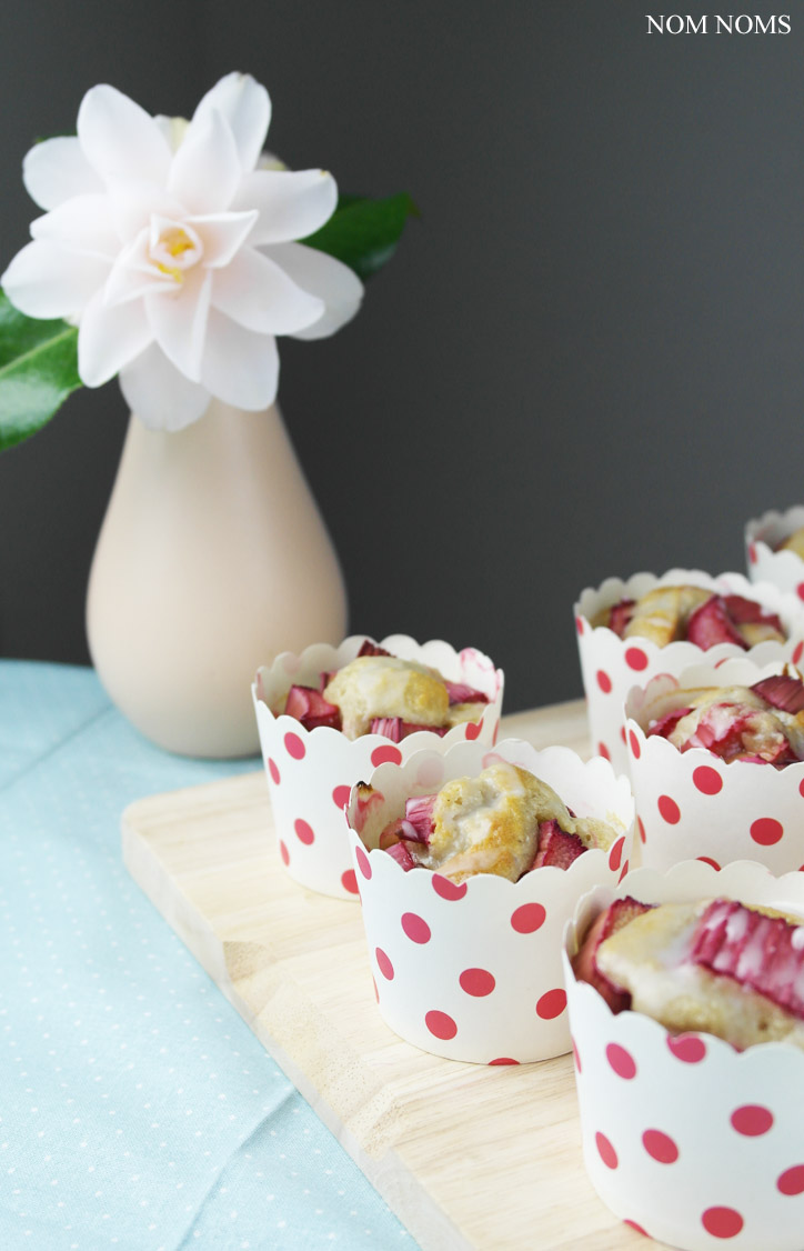 rhabarber muffins mit banane und zitrone | rhubarb muffins with banana and lemon (vegan) ❤