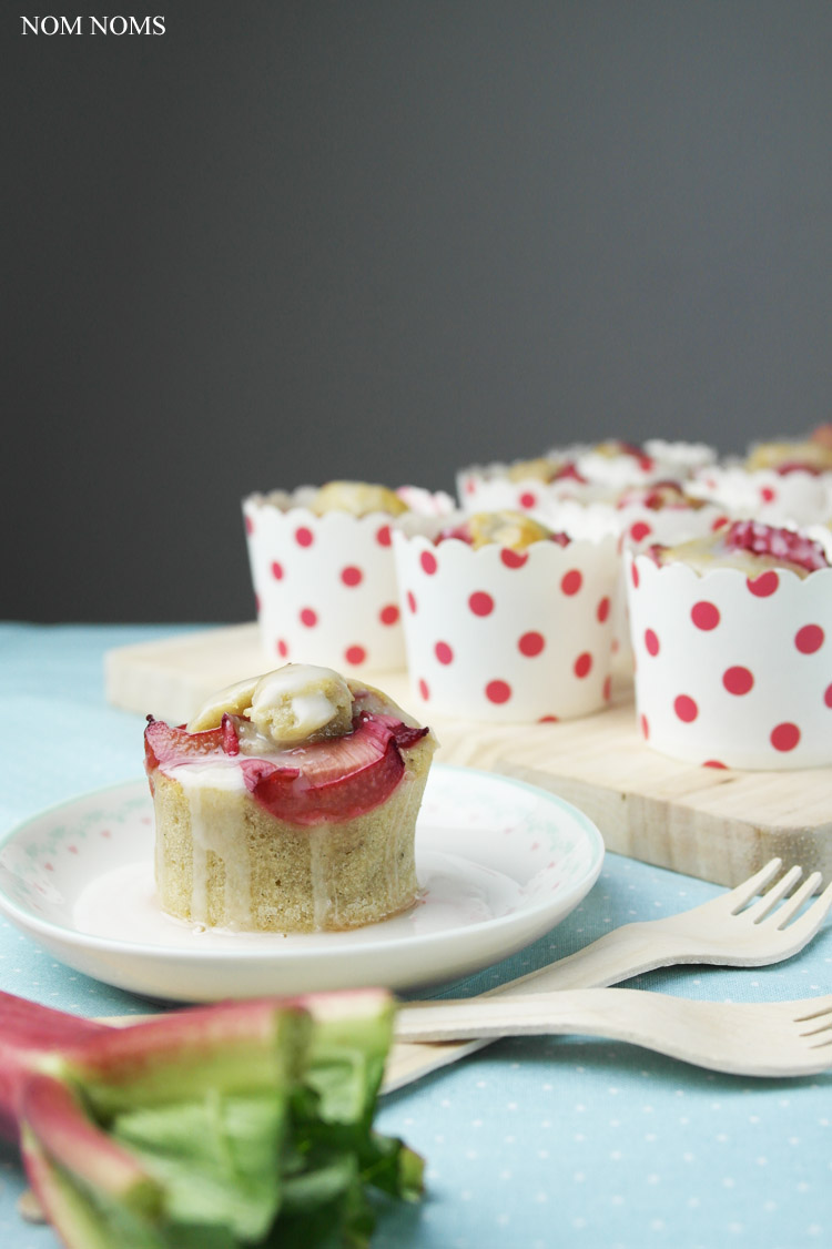 rhabarber muffins mit banane und zitrone | rhubarb muffins with banana and lemon (vegan) ❤