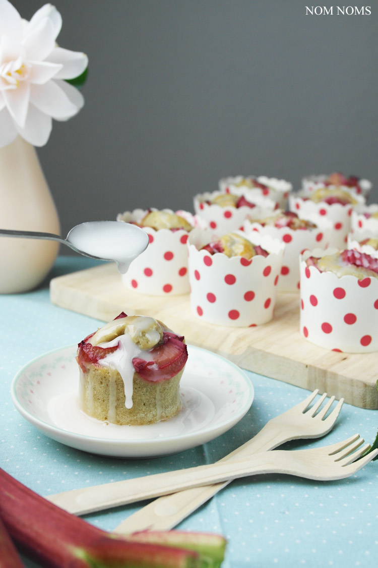 rhabarber muffins mit banane und zitrone | rhubarb muffins with banana and lemon (vegan) ❤