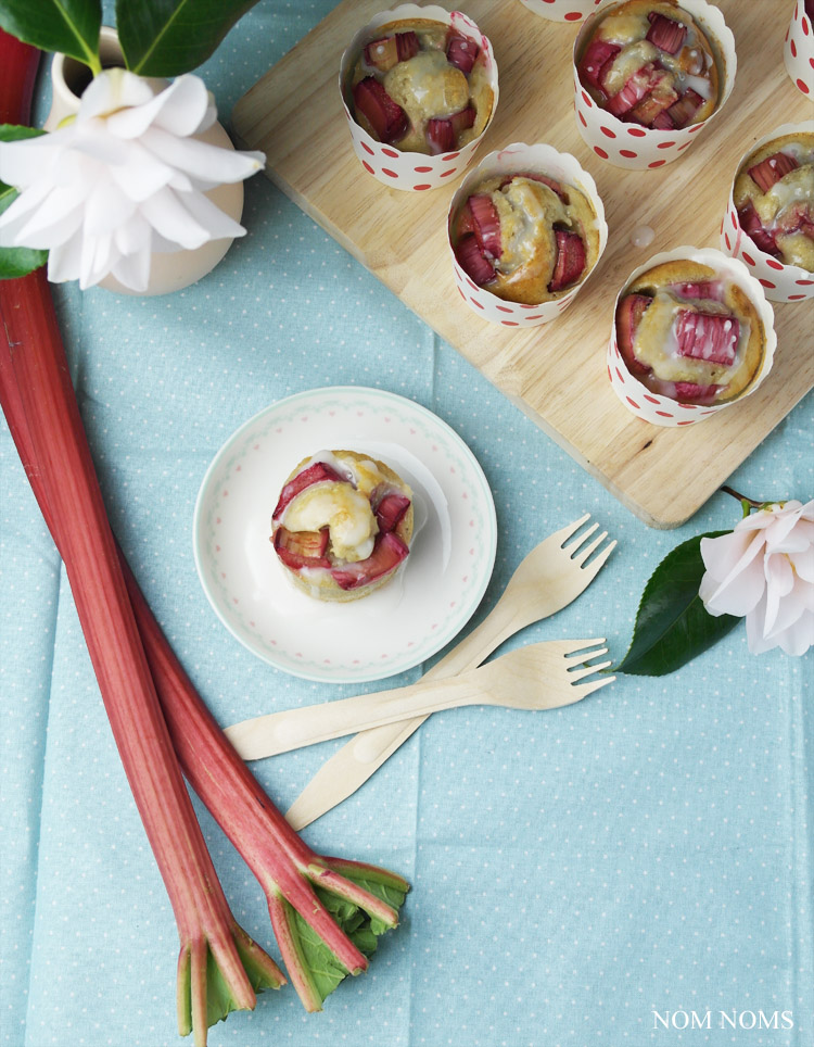 rhabarber muffins mit banane und zitrone | rhubarb muffins with banana and lemon (vegan) ❤