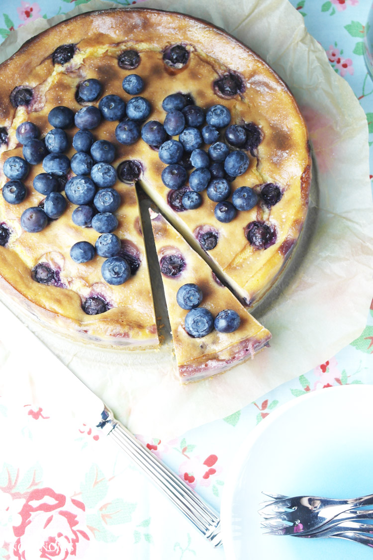 käsekuchen auf schwedisch: mit haferkeks-boden und blaubeeren | swedish cheesecake: with flapjack crust and blueberries (vegetarian) ❤