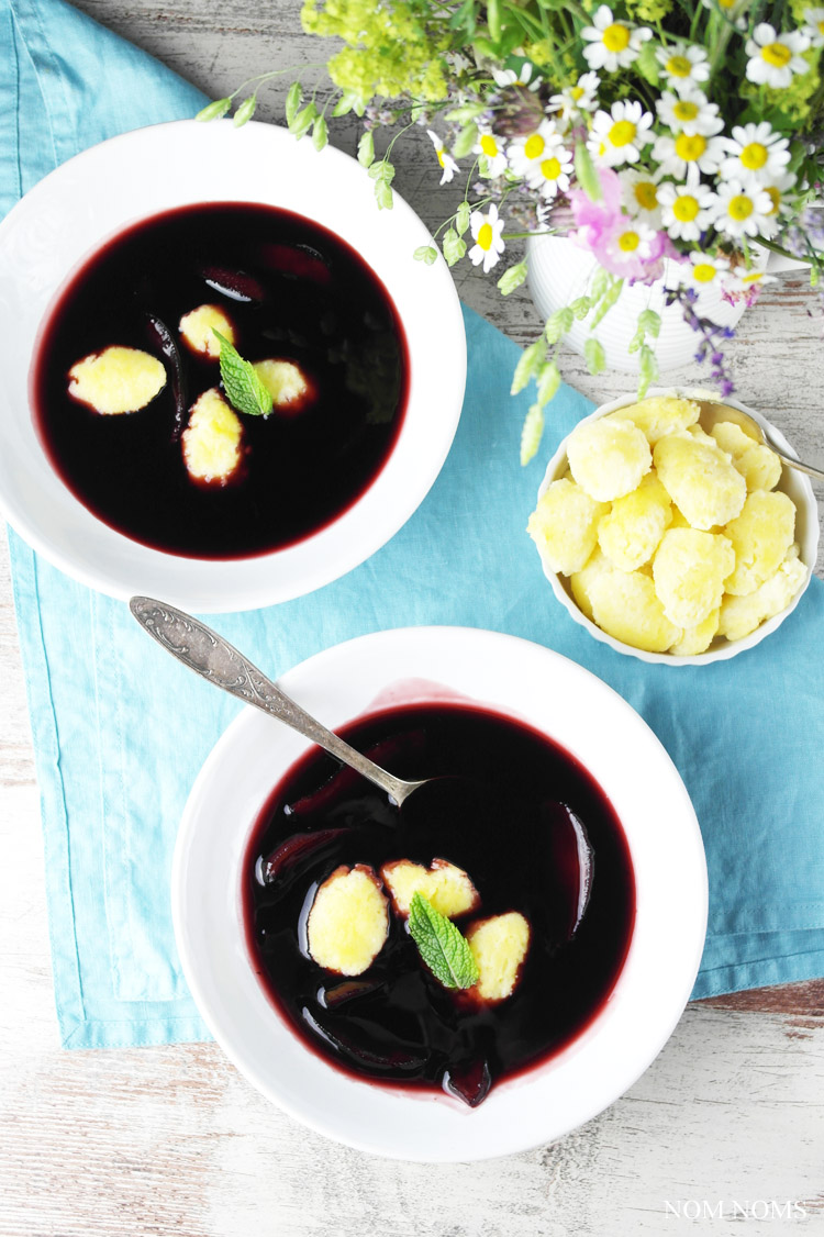{zwilling #kochtopfreise} fliederbeeren-suppe mit griessklösschen (holundersuppe) ❤ (werbung)