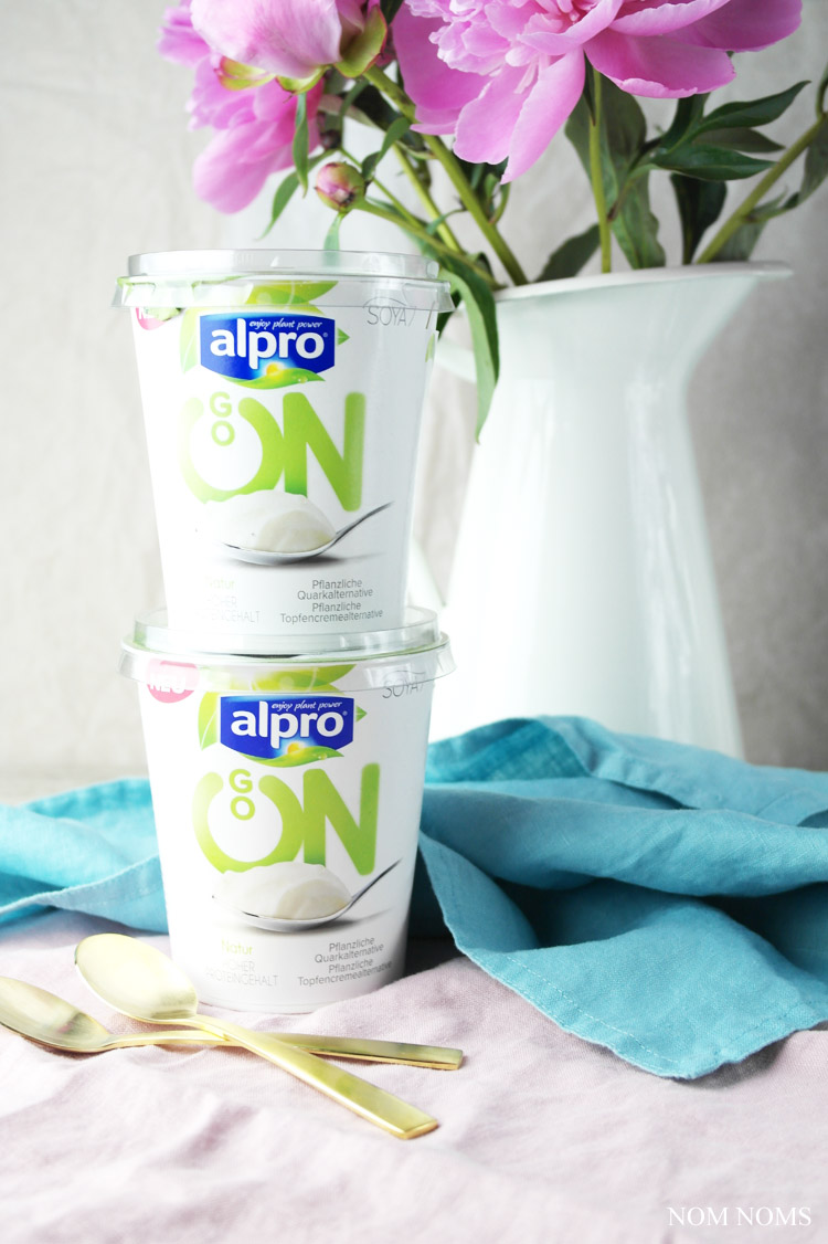 {mein "go on" rezept} pflanzliche quarkalternative mit beeren, walnüssen & ahornsirup ❤ (werbung) Alpro Go On Pflanzliche Quarkalternative
