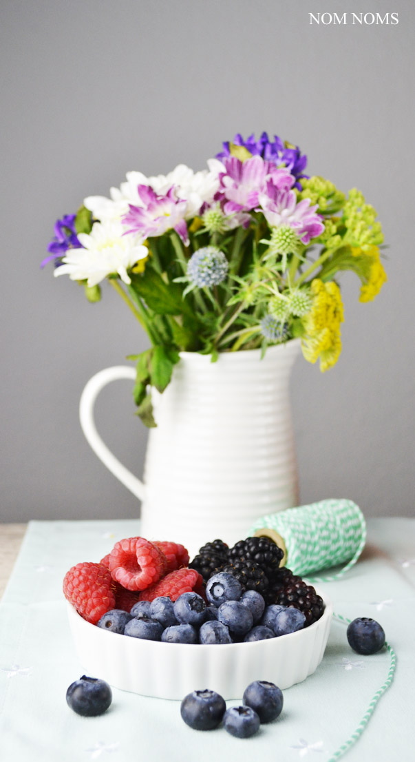 {beerenstark} frozen yogurt bites mit beeren | frozen yogurt bites with berries (vegan) ❤