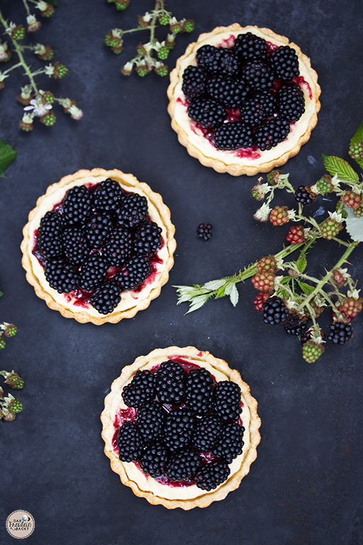 {#nomnomsguests} brombeer-tartelettes | sandra von das freulein backt (vegetarian) ❤