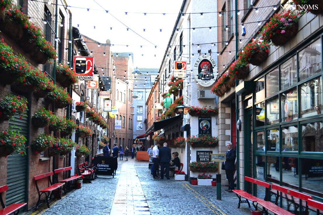 {travel-foodie} ein langes wochenende in belfast und nordirland: genießen, streetart und game of thrones