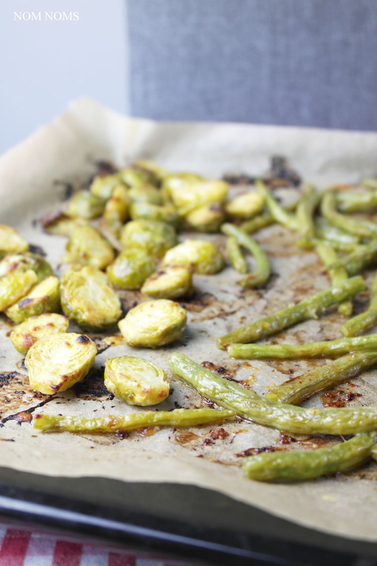 gerösteter rosenkohl aus dem ofen & geröstete grüne bohnen aus dem ofen | roasted Brussels sprouts from the oven & roasted green beans from the oven ❤