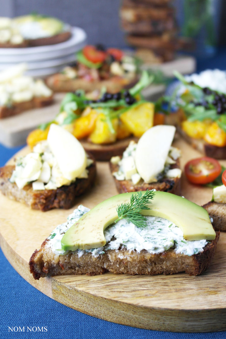 vegetarische bruschetta: herzhaft und süß: Avocado Bruschetta