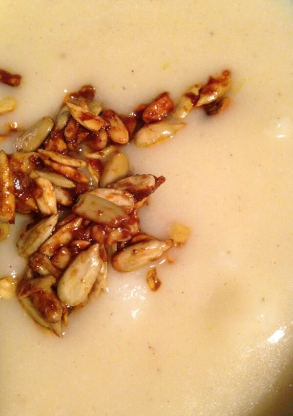 cauliflower soup with curry sunflower seeds