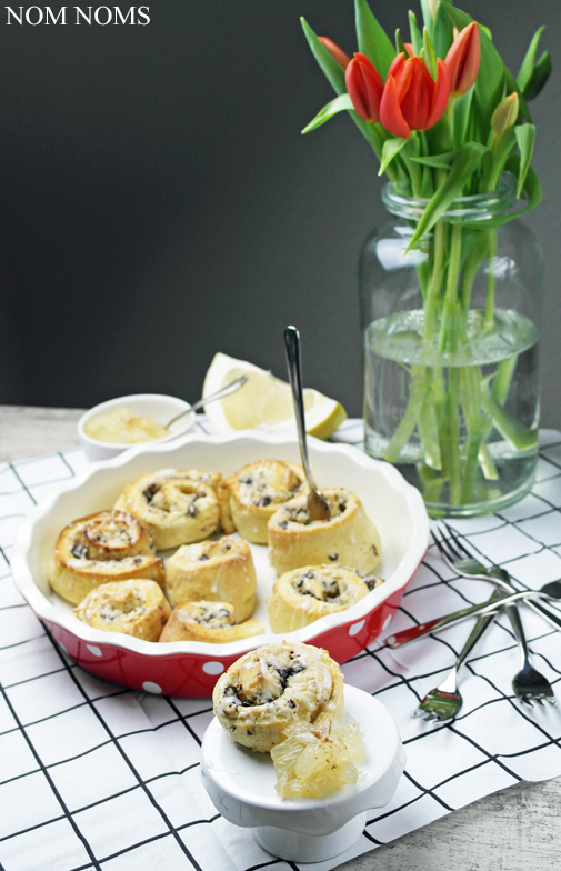 hefeteig-schnecken mit pomelo-frischkäse-schoko-füllung