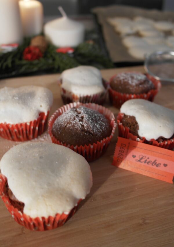 lebkuchen-muffins mit baiser-häubchen | gingerbread muffins with meringue headcap ❤