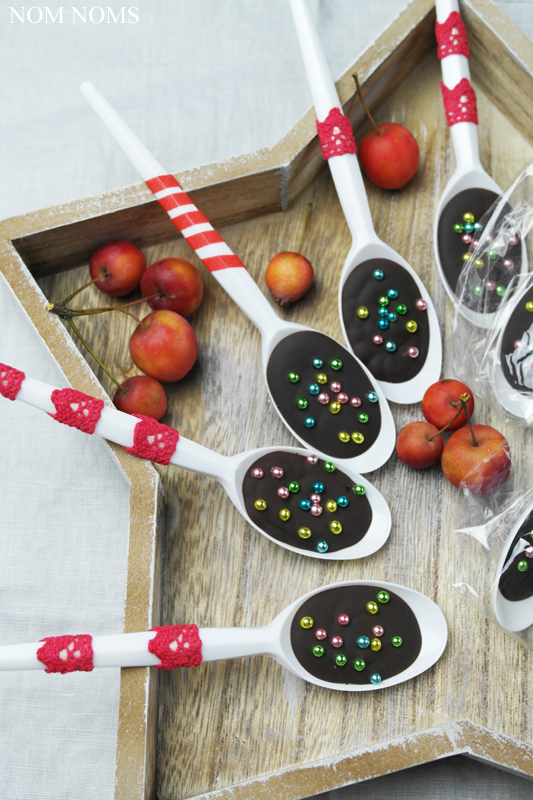 {Weihnachtsgeschenk} Löffel-Schokolade & Buchempfehlung: »Mein veganer Adventskalender« von Franzi Schädel