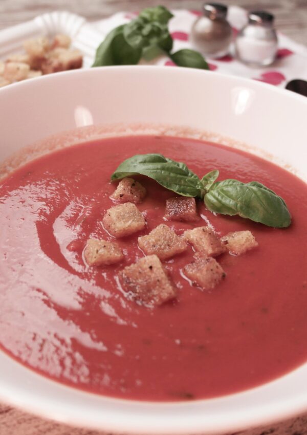 Fruchtige Tomatensuppe mit knusprigen Croûtons ❤