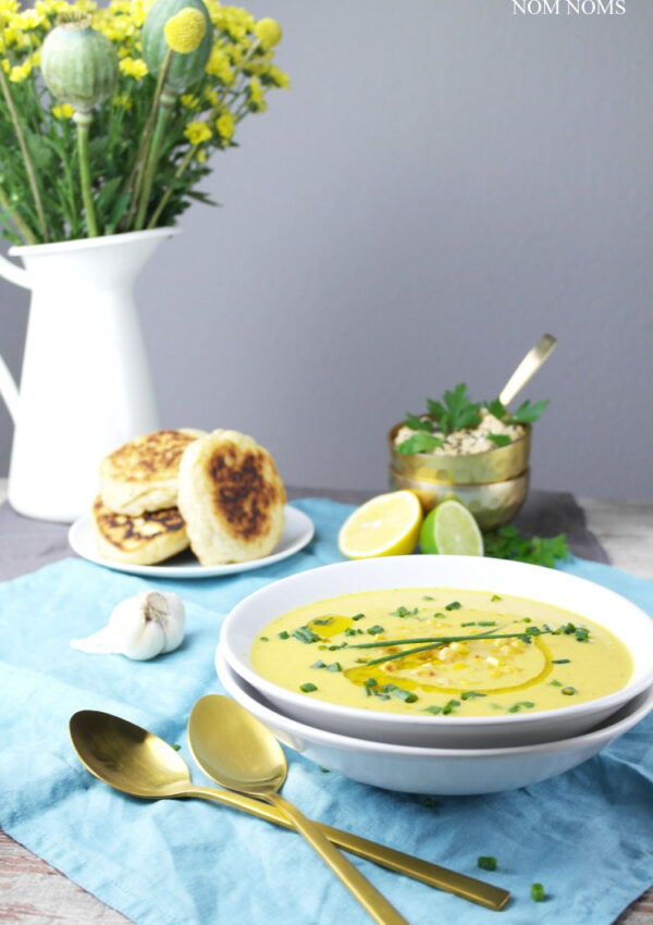 Wärmende Maissuppe, cremiger Hummus und knusprig luftige Pita aus der Pfanne ❤