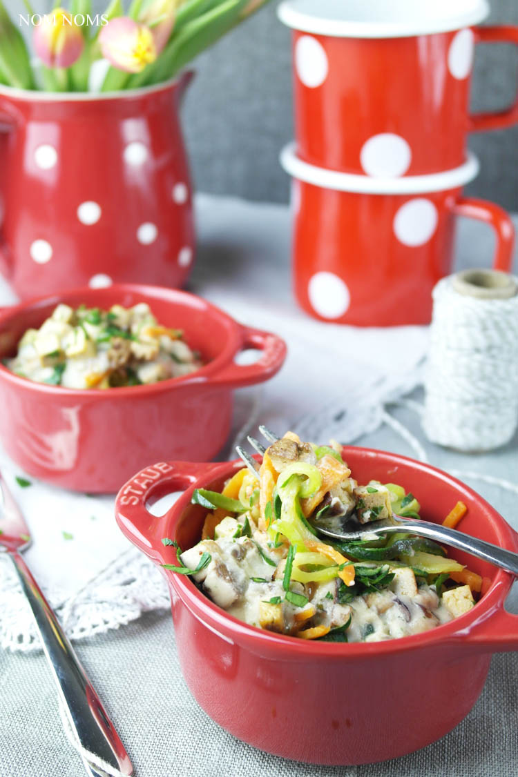 gemüse-spaghetti mit veganer carbonara | vegetable spaghetti with vegan carbonara