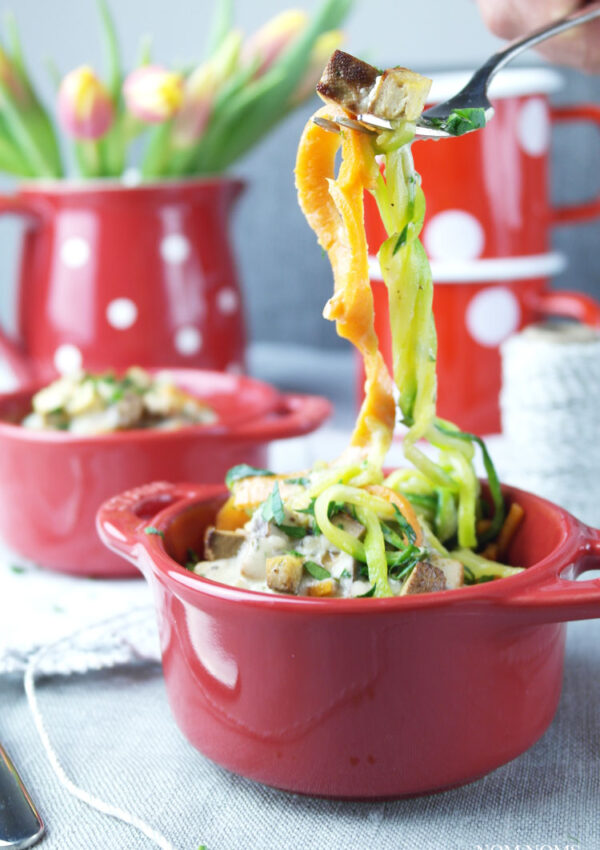 gemüse-spaghetti mit veganer carbonara | vegetable spaghetti with vegan carbonara ❤ blogevent re•create