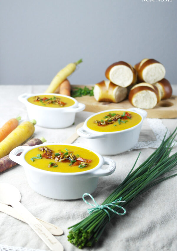 Geröstete Gemüsesuppe mit Curry-Sonnenblumenkernen ❤