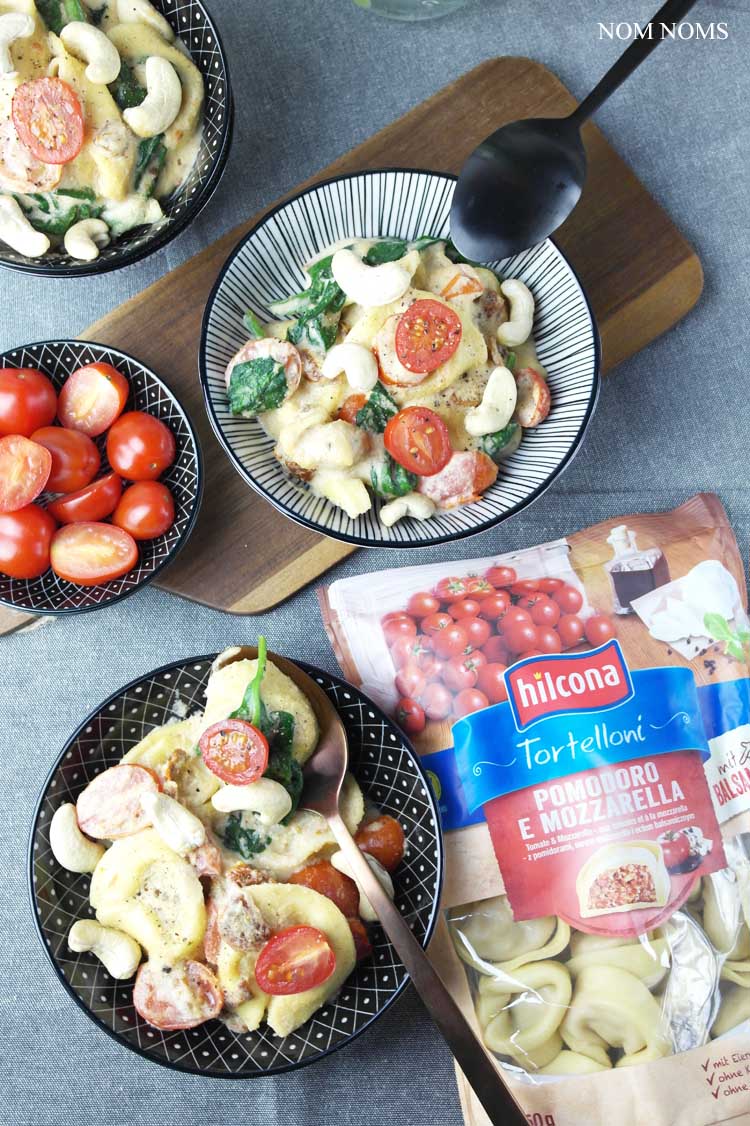 one pan pasta: tortelloni mit cashew-sahne-sauce, tomaten & babyspinat | one pan pasta: tortelloni with cashew-cream-sauce, tomatoes & baby spinach ❤
