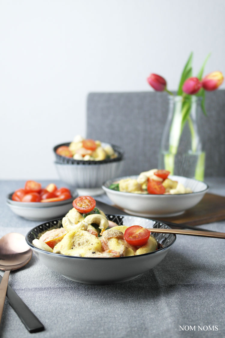 one pan pasta: tortelloni mit cashew-sahne-sauce, tomaten & babyspinat | one pan pasta: tortelloni with cashew-cream-sauce, tomatoes & baby spinach ❤