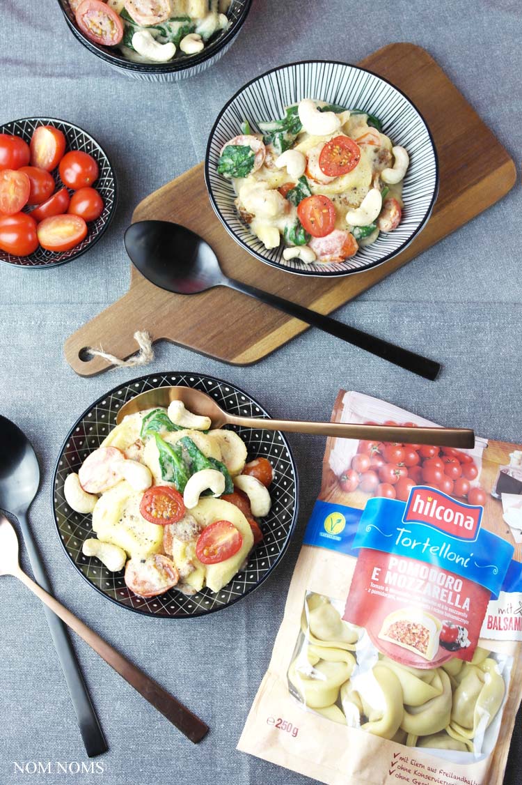 one pan pasta: tortelloni mit cashew-sahne-sauce, tomaten & babyspinat | one pan pasta: tortelloni with cashew-cream-sauce, tomatoes & baby spinach ❤