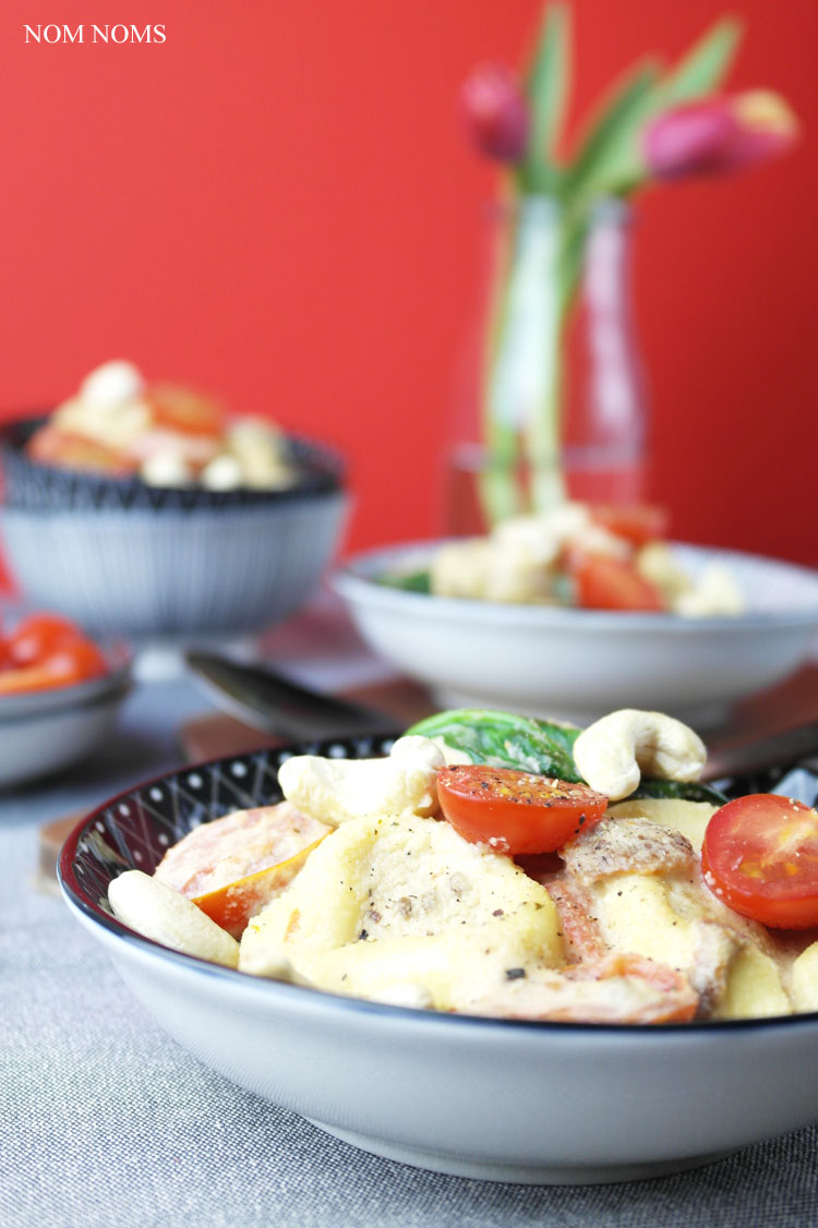 one pan pasta: tortelloni mit cashew-sahne-sauce, tomaten & babyspinat | one pan pasta: tortelloni with cashew-cream-sauce, tomatoes & baby spinach ❤