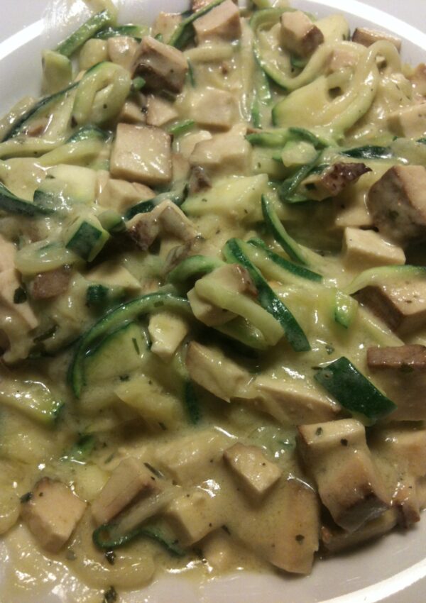 zucchini spaghetti alla vegan carbonara